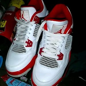 Pair jordan 4s